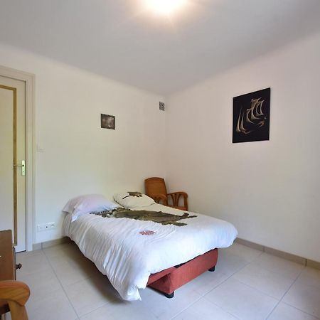 Superb Holiday Home With Private Garden Yvias Exterior foto